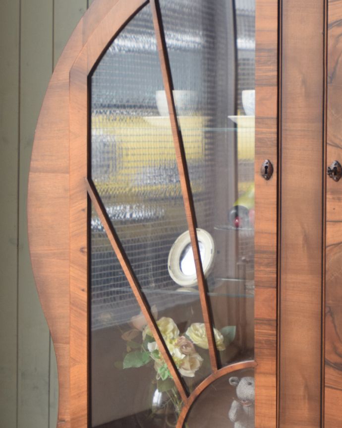 アンティークのキャビネット アンティーク家具 美しいガラス扉のディスプレイキャビネット、アンティークの英国家具。ガラスももちろん当時のもの。(m-583-f)