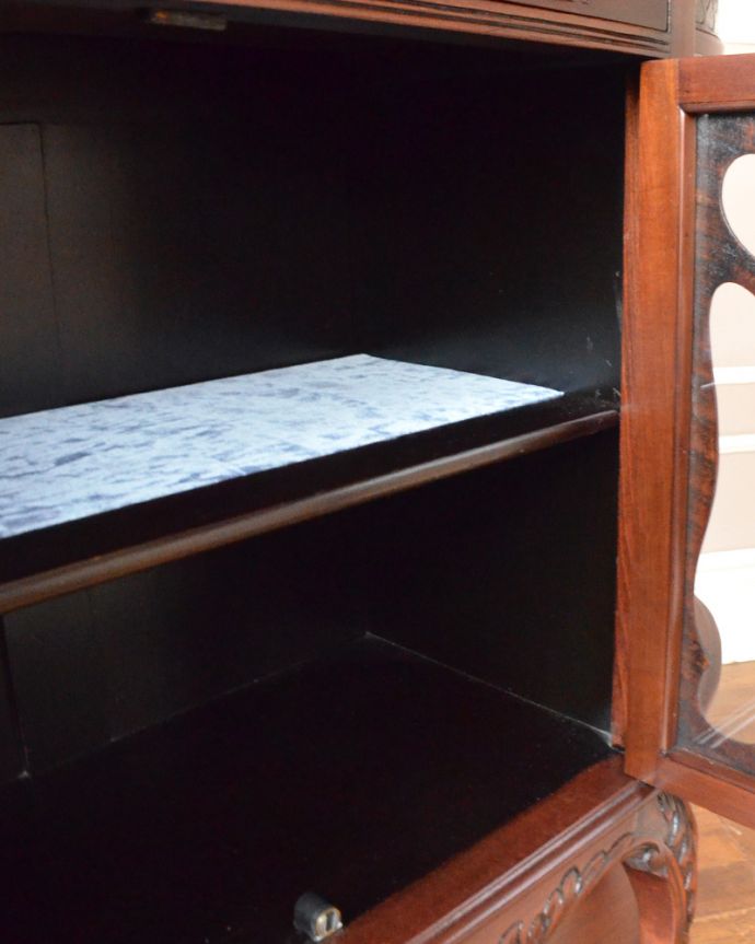 アンティークのキャビネット　アンティーク家具　コンパクトなサイズも魅力！豪華なフランスアンティーク家具、パーラーキャビネット。。(m-585-f)