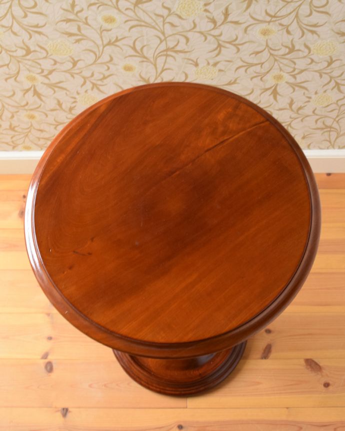 ロイドテーブル　アンティーク家具　スマートなフラワースタンド、キレイなアンティーク家具（プランツスタンド）。可愛い真ん丸な天板。(m-586-f)