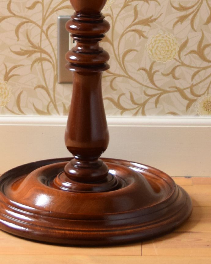 ロイドテーブル　アンティーク家具　スマートなフラワースタンド、キレイなアンティーク家具（プランツスタンド）。脚先までこだわっています。(m-586-f)