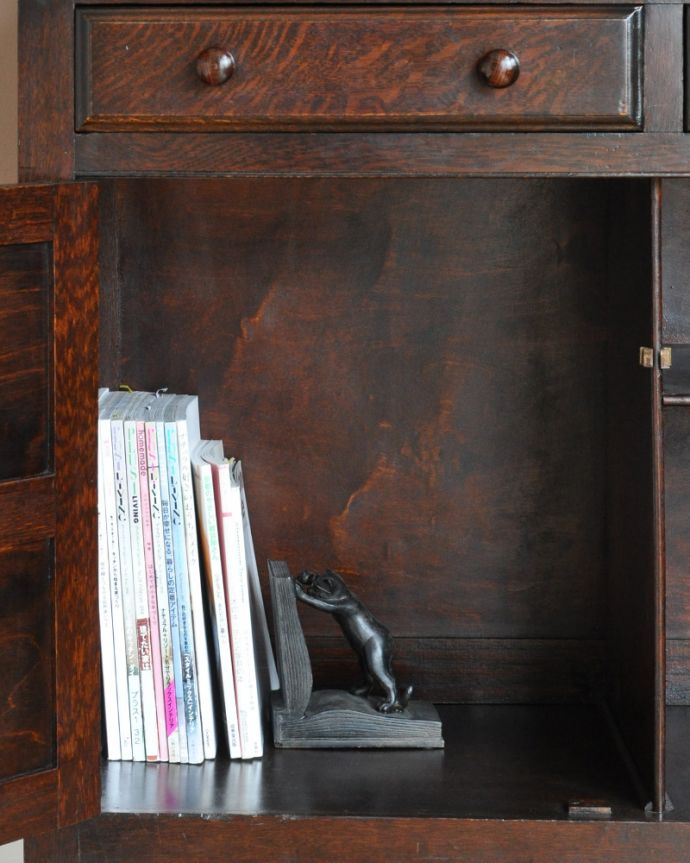 アンティークのキャビネット　アンティーク家具　オープンシェルフ付きの英国輸入家具、美しいアンティークドレッサー（食器棚） 。内側はキレイな状態です。(m-592-f)