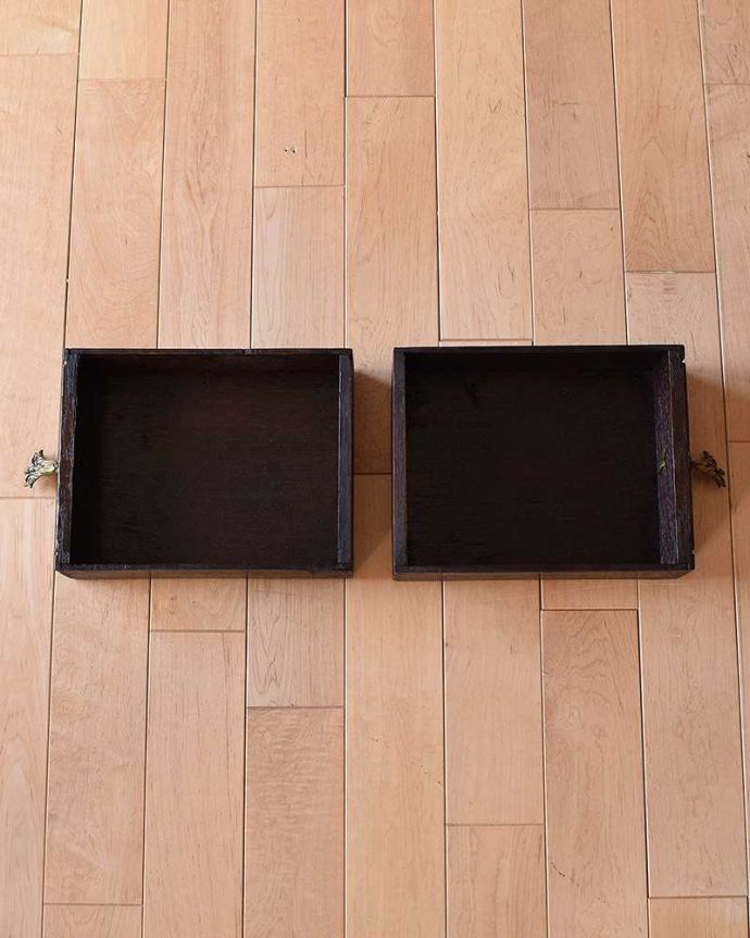 アンティークのテーブル アンティーク家具 ツイストレッグが美しい英国輸入家具、引き出し付きのアンティークオケージョナルテーブル。引き出しは2杯。(m-596-f)