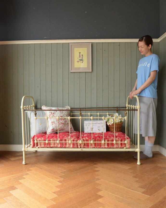 アンティークアイアンべビーベッド アンティークアイアンべビーベッド アンティーク アイアンベビーベッド