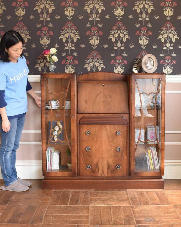 ビューロー　アンティーク家具　英国輸入のアンティーク家具、多機能なアンティークのサイドバイサイド（ビューローディスプレー）。女性のためにあるような家具。(m-607-f)