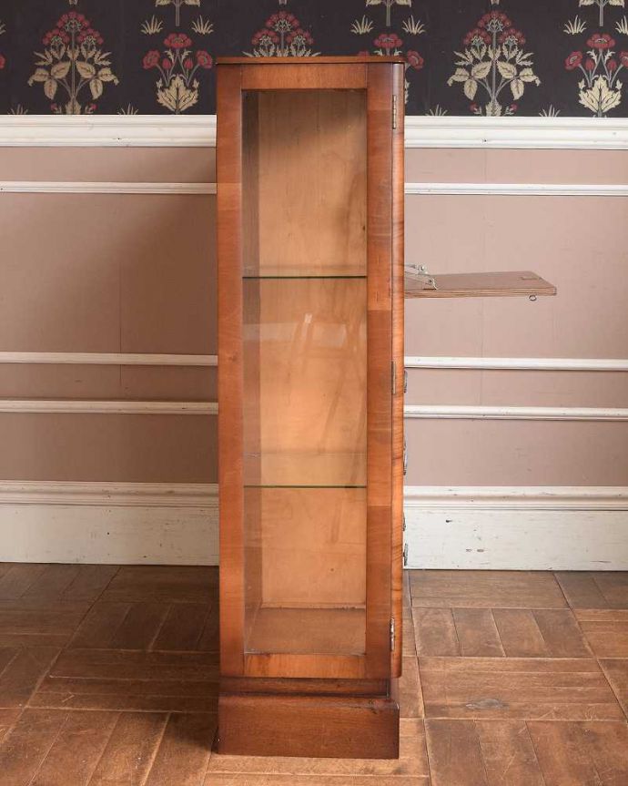 ビューロー　アンティーク家具　英国輸入のアンティーク家具、多機能なアンティークのサイドバイサイド（ビューローディスプレー）。サイドが見えても良いように作られた高級感を感じさせるデザインです。(m-607-f)