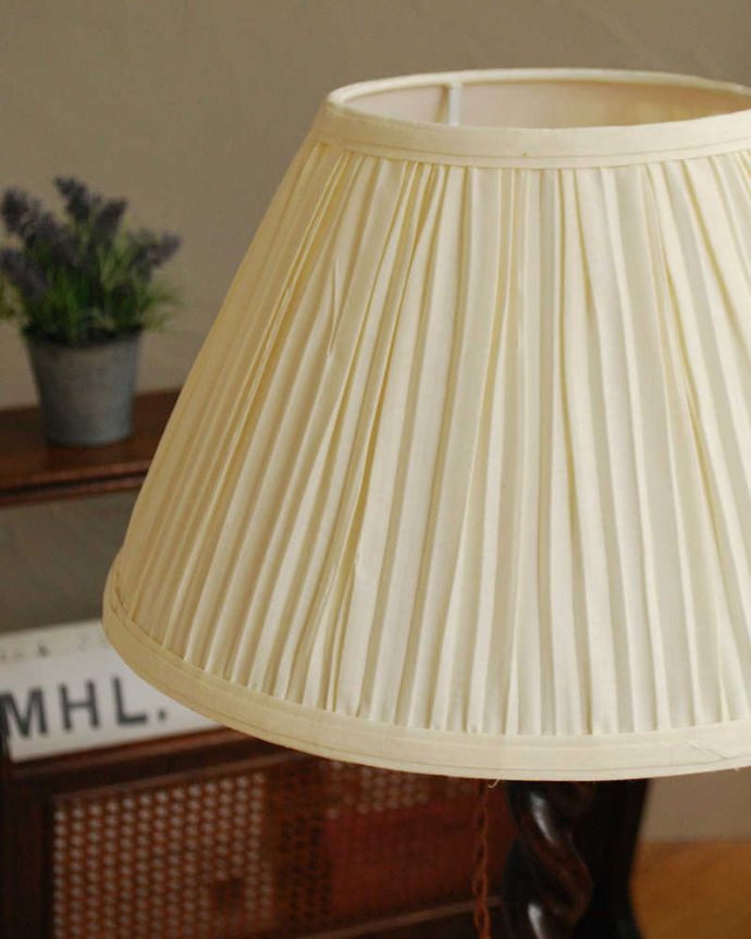 スタンドライト　照明・ライティング　ツイストが美しいアンティークの間接照明、ミニサイズのフロアランプ（Ｂ22シャンデリア球付）。。(m-617-f)