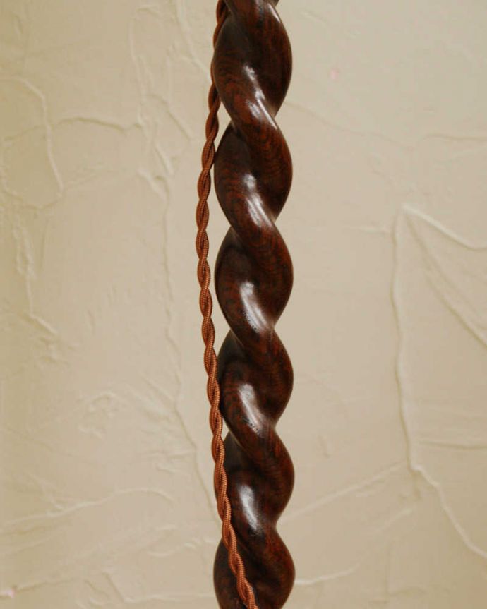 スタンドライト　照明・ライティング　ツイストが美しいアンティークの間接照明、ミニサイズのフロアランプ（Ｂ22シャンデリア球付）。。(m-617-f)