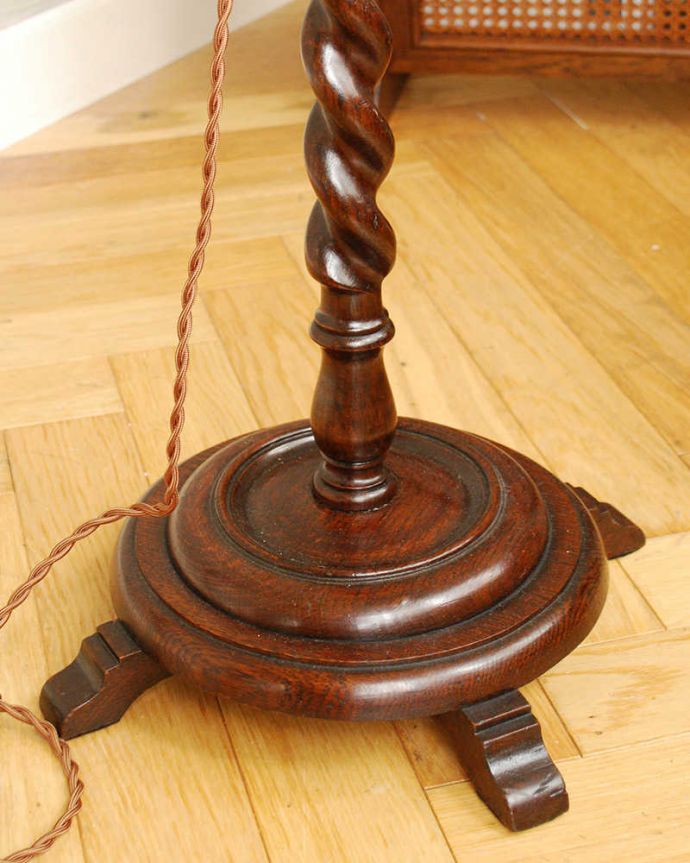 スタンドライト　照明・ライティング　ツイストが美しいアンティークの間接照明、ミニサイズのフロアランプ（Ｂ22シャンデリア球付）。。(m-617-f)