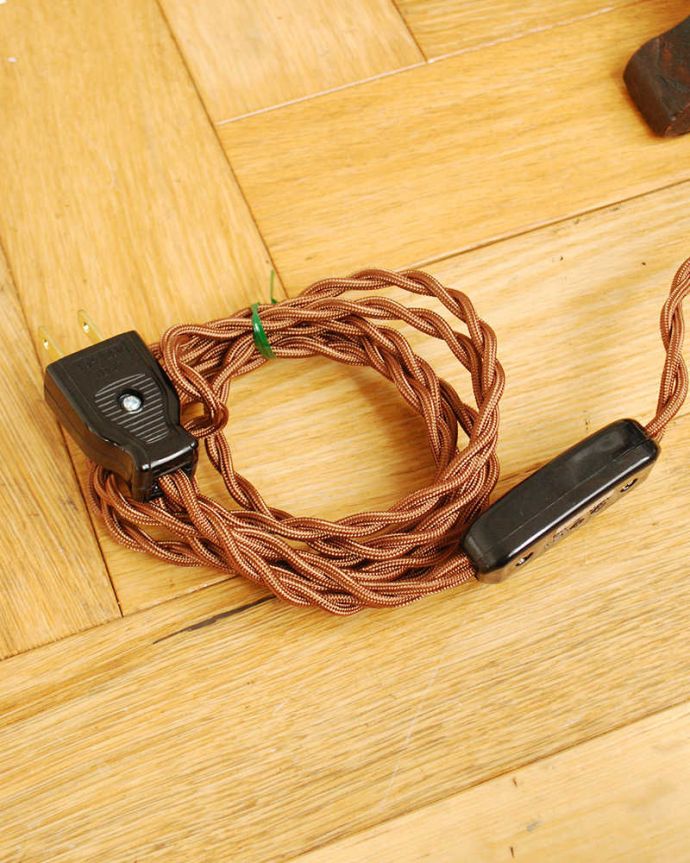 スタンドライト　照明・ライティング　ツイストが美しいアンティークの間接照明、ミニサイズのフロアランプ（Ｂ22シャンデリア球付）。。(m-617-f)