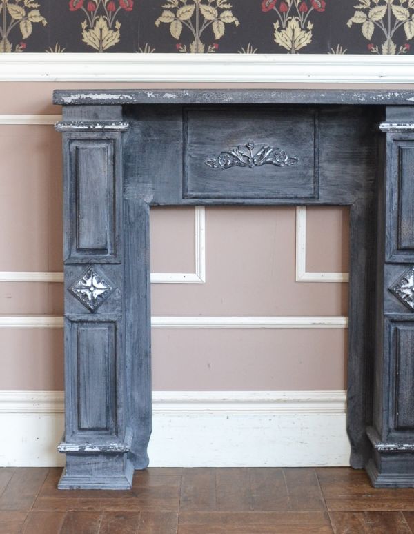 アンティーク風のインテリアアクセサリー アンティーク風 アンティーク風マントルピースL(ブラック)。グレーのペイントがオシャレ。(y-137-f)