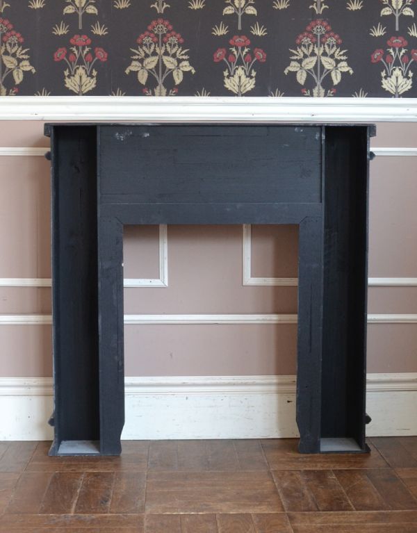 アンティーク風のインテリアアクセサリー アンティーク風 アンティーク風マントルピースL(ブラック)。裏側はこんな感じです。(y-137-f)