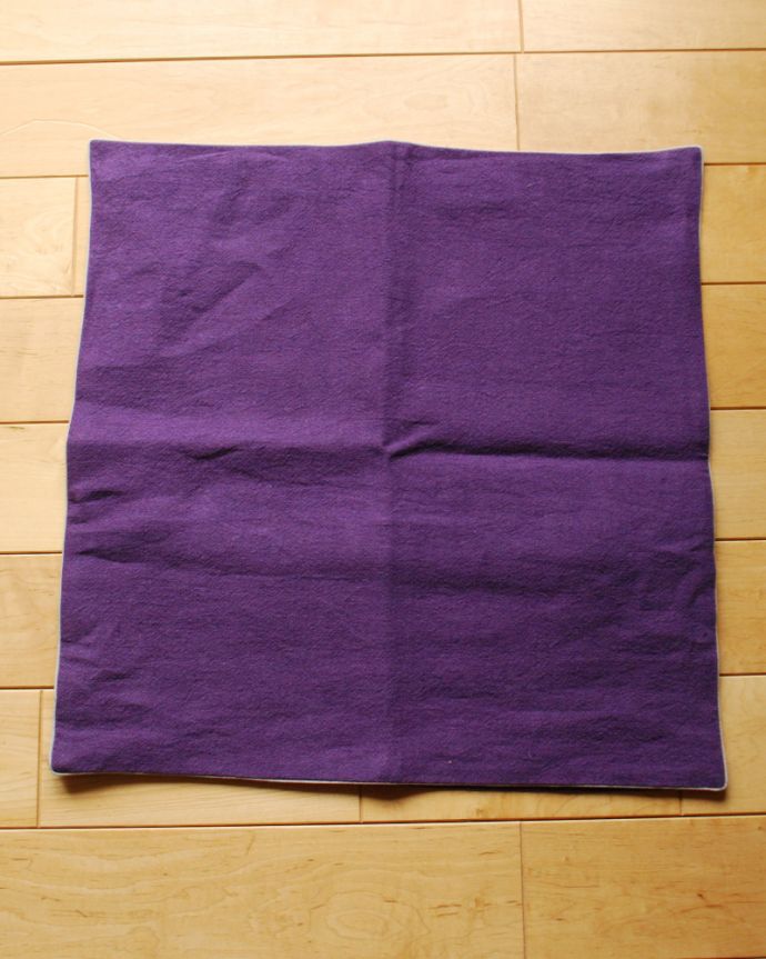 ファブリック（布）雑貨　インテリア雑貨　リネンのクッションカバーM(パープル)。通年通して使える素材です。(n10-020)
