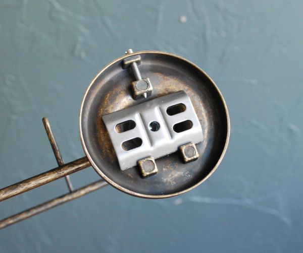 棚受け(シェルフ) 住宅用パーツ 真鍮×ガラスシェルフ(アンティーク色)。土台の中はこんな風になっています。(n12-113)