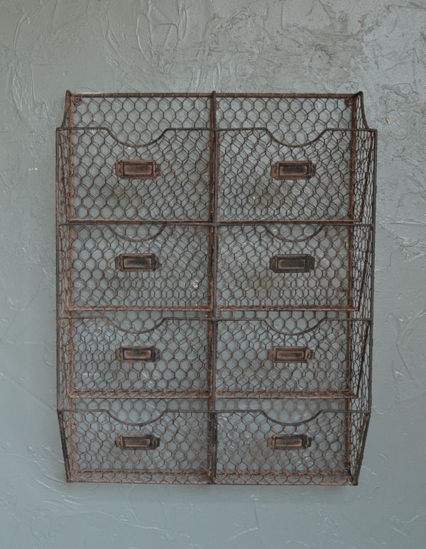 その他インテリア雑貨　インテリア雑貨　ワイヤーシェルフ８ポケット（ＢＲ）。8ポケット付きのワイヤーシェルフです。(n12-118)