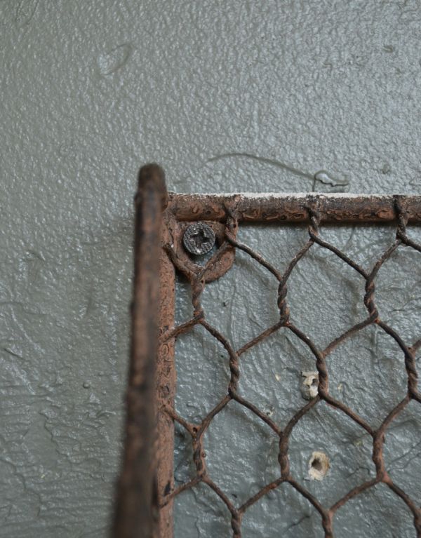 その他インテリア雑貨　インテリア雑貨　ワイヤーシェルフ８ポケット（ＢＲ）。2ヵ所ビスで留めてお使い下さい。(n12-118)