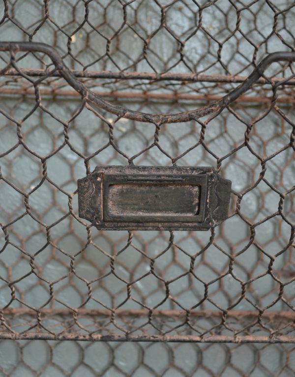 その他インテリア雑貨　インテリア雑貨　ワイヤーシェルフ８ポケット（ＢＲ）。名札が付けられる様になっています。(n12-118)