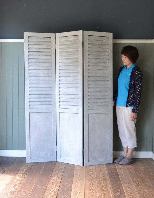 アンティーク風の家具　アンティーク風　ブロカントパーテーション、トリプル（ＩＶ）。お部屋の間仕切りとして活躍してくれます。(n12-119)