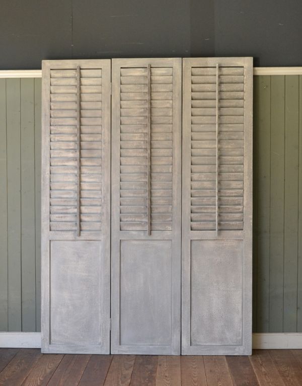 アンティーク風の家具　アンティーク風　ブロカントパーテーション、トリプル（ＩＶ）。裏はこんな感じです。(n12-119)