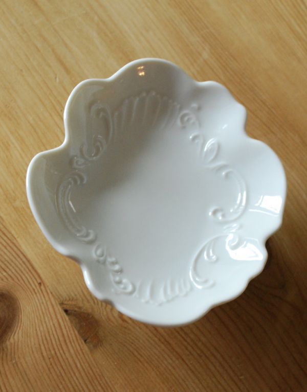 リビング雑貨 インテリア雑貨 陶器製のレリーフが美しいコンポート。上から見るとこんな感じです。(n16-091)