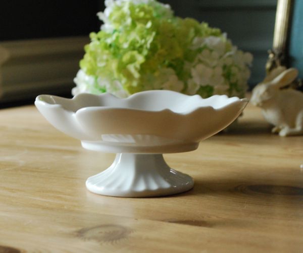 リビング雑貨 インテリア雑貨 陶器製のレリーフが美しいコンポート。アクセサリーや、お菓子を乗せてお使い下さい。(n16-091)