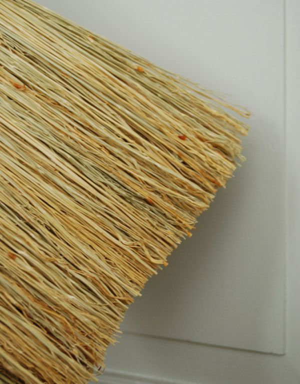 掃除・洗濯グッズ インテリア雑貨 ステッチが可愛い麦わらのホウキ(L)。しっかりとした硬さがあります。(n16-109)