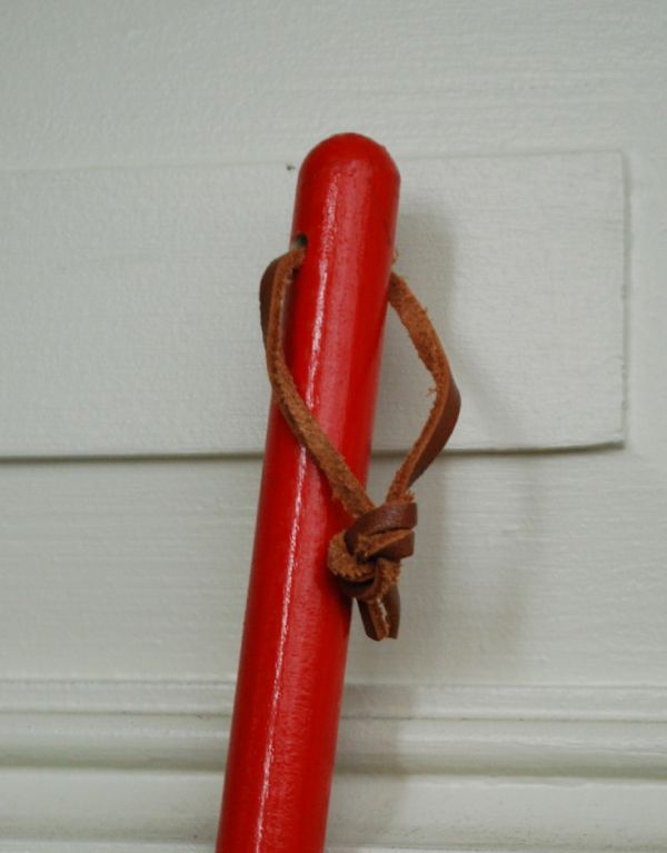 掃除・洗濯グッズ インテリア雑貨 ステッチが可愛い麦わらのホウキ(S)。フックに掛けられます。(n16-110)