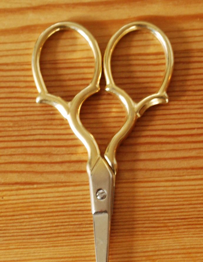 その他インテリア雑貨　インテリア雑貨　レトロなデザインが人気のシザー（はさみ）。持ち手の装飾が繊細でお洒落です。(n16-125)