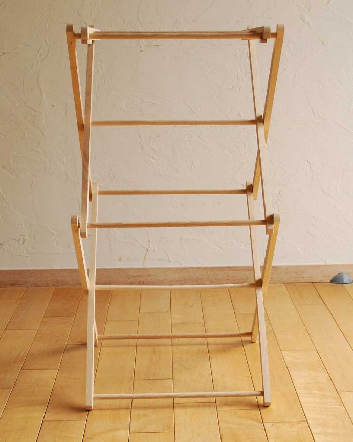 その他インテリア雑貨　インテリア雑貨　ビーチウッドのナチュラルな木製物干しスタンド（クロスドライヤーミニ）。手拭きやフェイスタオルなどを掛けて、脱衣場、キッチンなどでお洒落に活躍してくれます。(n16-139)