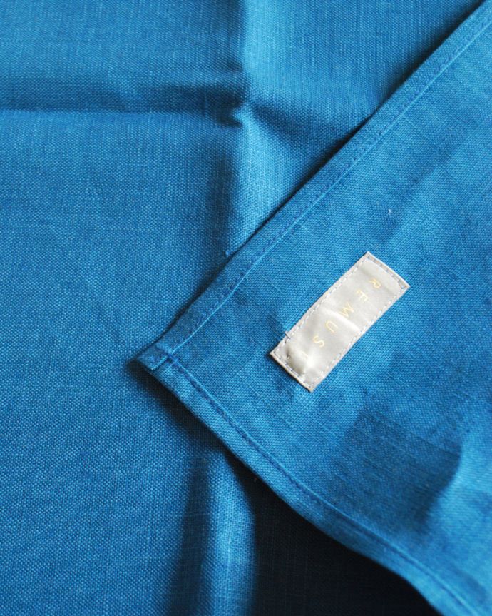 ダイニング雑貨　インテリア雑貨　リネンのテーブルランナー(ターコイズ)。洗うたびに良い風合いになっていくのがリネンの魅力です。(n3-095)