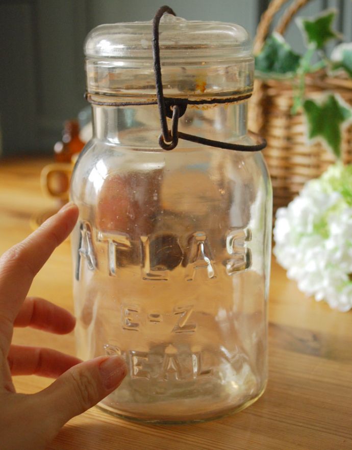 アンティーク雑貨　Atlas E-Z Sealの蓋つきアンティークガラスジャー 。フラワーベースにもピッタリ。(n4-071)
