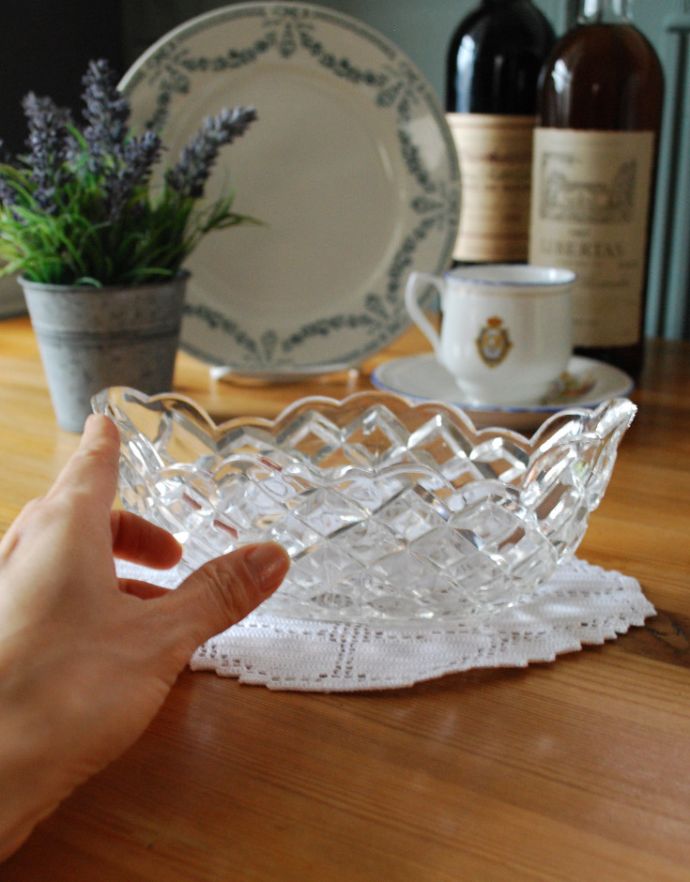 デザートグラス、ボウル(器)　アンティーク雑貨　キラキラ輝くダイヤカットが美しいアンティークのプレスドガラス。何を入れようか考えるだけでワクワクします。(pg-1443)