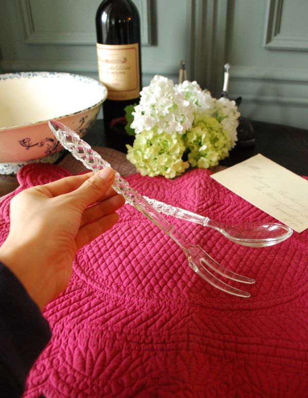 アンティーク雑貨 アンティークガラスのスプーン&フォーク、プレスドグラス。アンティークのため、多少の欠け・傷がある場合がありますが、使用上問題はありませんので、ご了承下さい。(pg-2645)