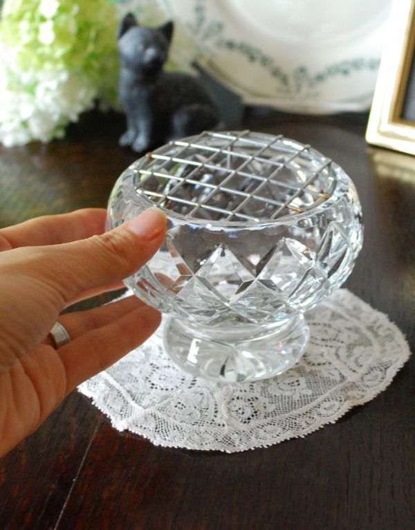 フラワーベース アンティーク雑貨 お花を楽しむガラスボウル(花器) アンティークフラワーベース プレスドグラス。お花を素敵に魅せてくれます。(pg-2654)