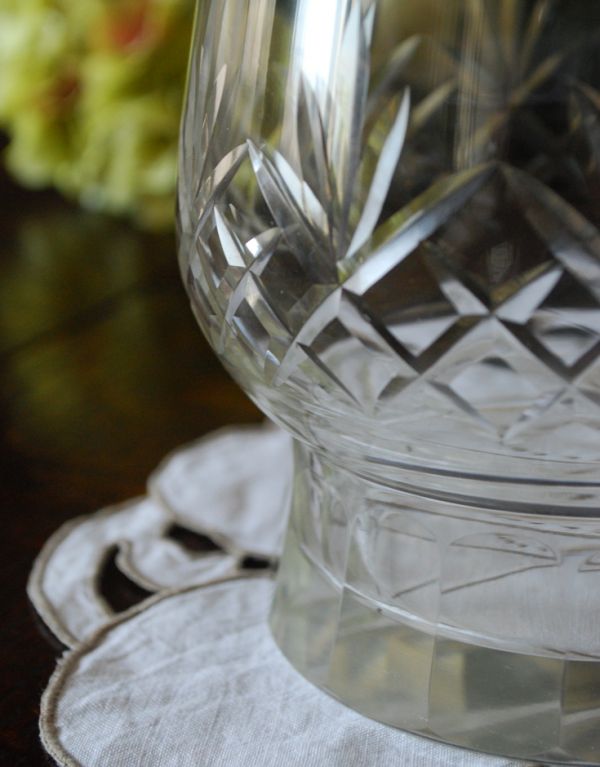 アンティーク雑貨　アンティークガラスのピッチャー　プレスドグラス。シンプルなカッティングは和のインテリアにも馴染みます。(pg-2729)