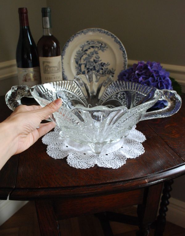 アンティーク雑貨 どこから見ても華やかで、豪華!美しいアンティークガラスボウル プレスドグラス。フラワーベースにしても素敵です。(pg-2825)