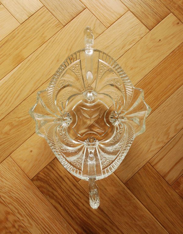 アンティーク雑貨 どこから見ても華やかで、豪華!美しいアンティークガラスボウル プレスドグラス。上から見るとこんな感じです。(pg-2825)