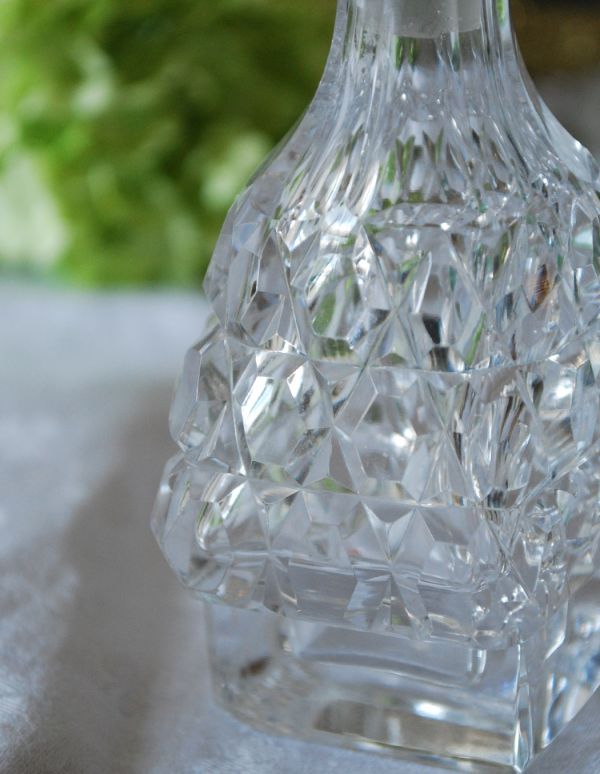 デザートグラス、ボウル(器)　アンティーク雑貨　アンティーク香水ボトル、アンティークプレスドグラス。キラキラしたカッティングがうっとりするほど素敵です。(pg-2841)