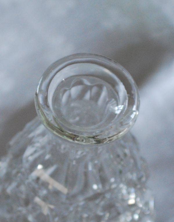 デザートグラス、ボウル(器)　アンティーク雑貨　アンティーク香水ボトル、アンティークプレスドグラス。上からみるとこんな感じです。(pg-2841)