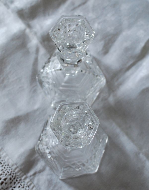 オブジェ、ベル　アンティーク雑貨　アンティークガラスのキャンドルスタンドセット、プレスドグラス。上からみるとこんな感じです。(pg-2849)