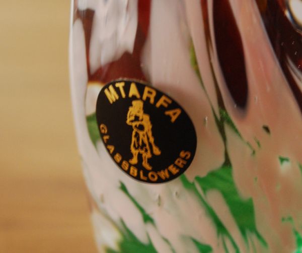 オブジェ、ベル　アンティーク雑貨　ワンポイントにグリーンが入ったスワンオブジェ、アンティークのプレスドグラス。メーカーのものでしょうか？ステッカーが付いています。(pg-2874)