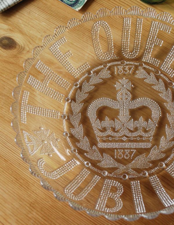 プレート、ケーキスタンド　アンティーク雑貨　1837-1887アンティークのコロネーションプレート（ディッシュプレート）。アンティークのため、多少の欠け・傷がある場合がありますが、使用上問題はありませんので、ご了承下さい。(pg-2875)