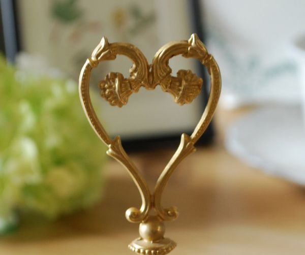 アンティーク雑貨　２つの素材が使われたガラスベル、アンティークプレスドグラス。ハートの持ち手です。(pg-2921)