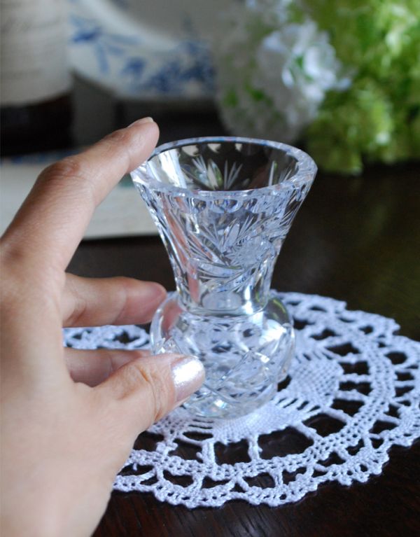 アンティーク雑貨 コロンと可愛いシルエット、アンティークプレスドグラス(1輪挿し)。1輪挿しにもオススメです。(pg-2983)