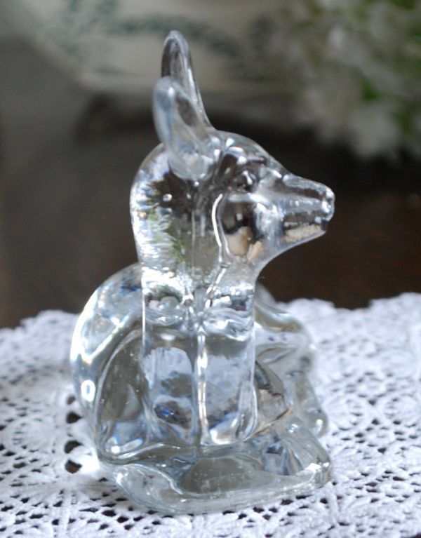 アンティーク雑貨 アンティークガラスのバンビのオブジェ、プレスドグラス。ペーパーウェイトとしてデスク周りでも使って頂けます。(pg-3000)
