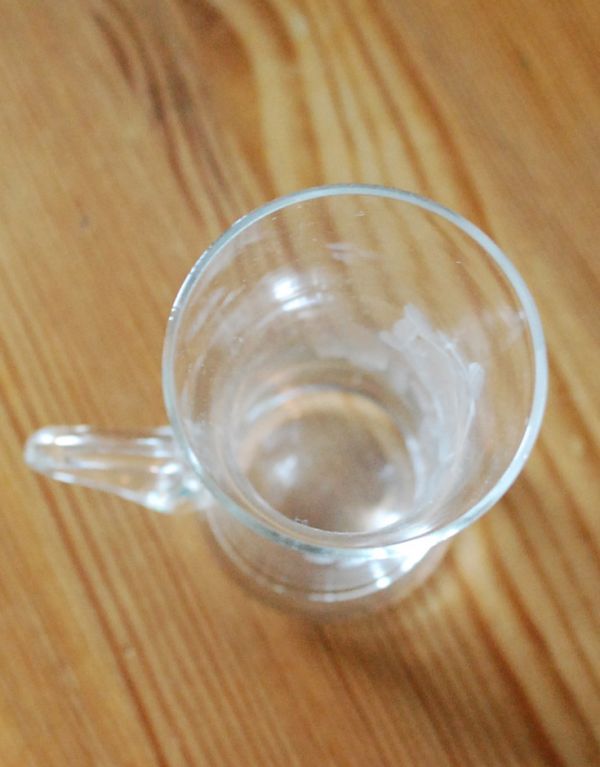 フラワーベース　アンティーク雑貨　お花が刻まれた一輪挿しプレスドグラス、フラワーベース。上から見るとこんな感じです。(pg-3043)
