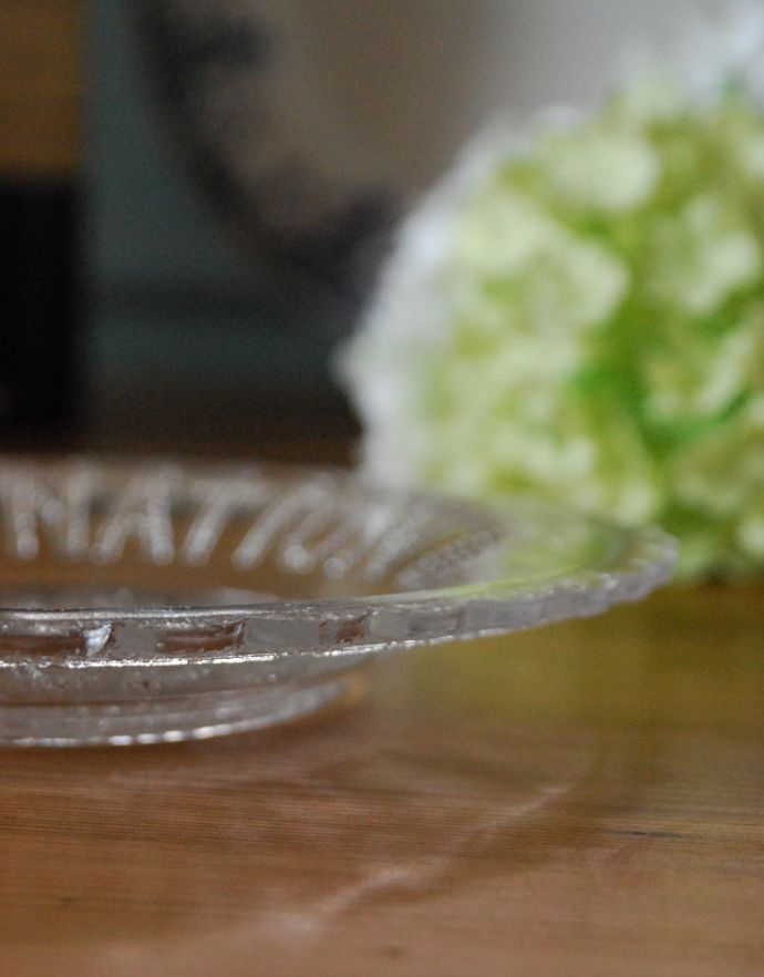 プレート、ケーキスタンド アンティーク雑貨 1911年アンティークのコロネーショングッズ、ディッシュプレートプレート 。横から見ても美しいデザインです。(pg-3170)