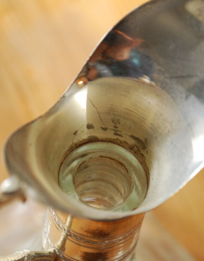 フラワーベース　アンティーク雑貨　アンティークシルバー×プレスドグラスのピッチャー（水差し）、プレスドグラス 。蓋は外れます。(pg-3175)