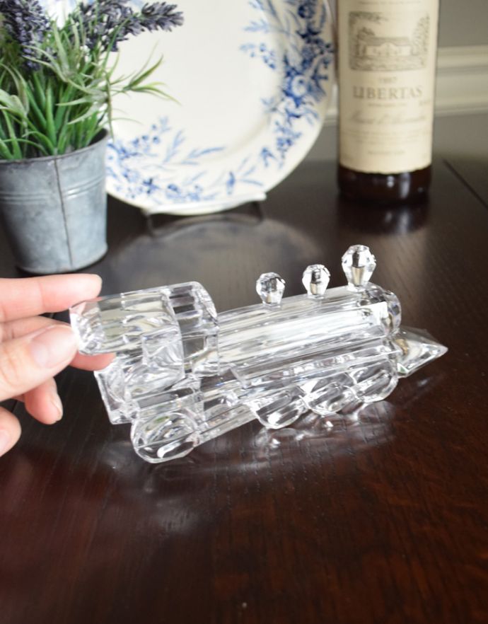 アンティーク雑貨 アンティークガラスのオブジェ(汽車)大人がときめくプレスドグラス。ちょこんと置いておくだけで絵になります。(pg-3198)