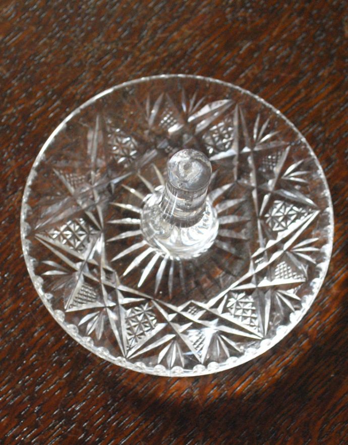 プレート、ケーキスタンド　アンティーク雑貨　プレスドグラスのキラキラきれいなリングスタンド、アンティークガラス雑貨。アンティークのため、多少の欠け・傷がある場合がありますが、使用上問題はありませんので、ご了承下さい。(pg-3238)