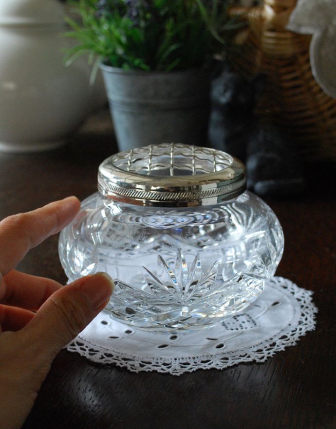 フラワーベース アンティーク雑貨 美しいフラワーベース(花留め付き花器)、アンティークプレスドグラス。お花を素敵に魅せてくれます。(pg-3353)
